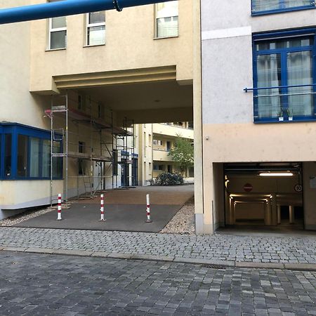 Sonnige Wohnung im Zentrum mit Terrasse u Tiefgarage - Netflix - Prime - Disney Leipzig Exterior foto