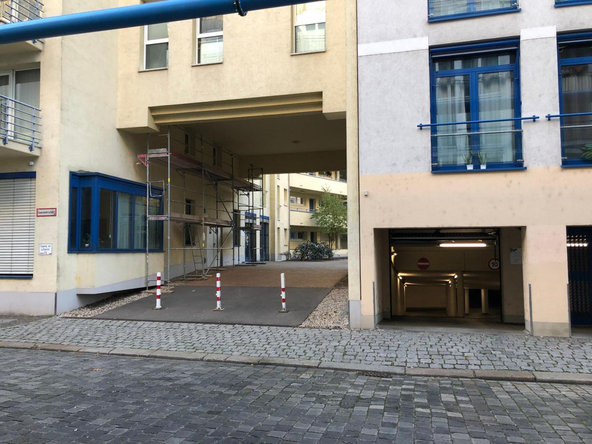 Sonnige Wohnung im Zentrum mit Terrasse u Tiefgarage - Netflix - Prime - Disney Leipzig Exterior foto