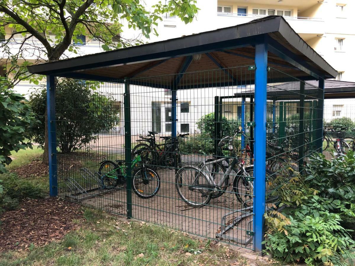 Sonnige Wohnung im Zentrum mit Terrasse u Tiefgarage - Netflix - Prime - Disney Leipzig Exterior foto
