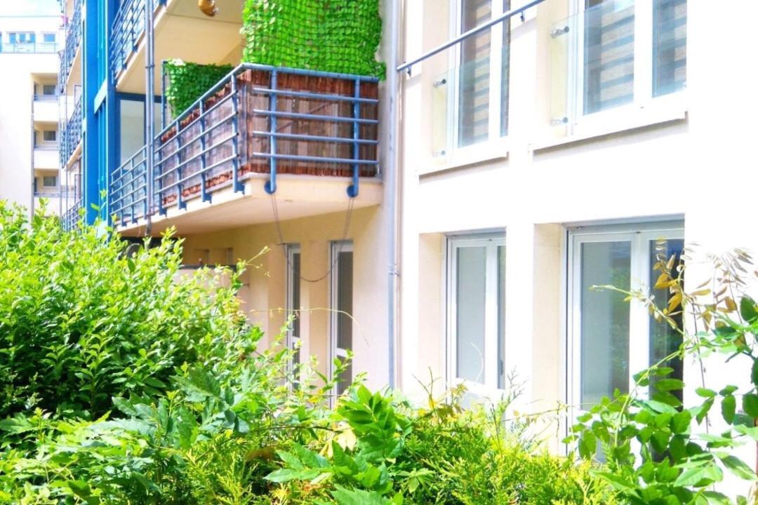 Sonnige Wohnung im Zentrum mit Terrasse u Tiefgarage - Netflix - Prime - Disney Leipzig Exterior foto